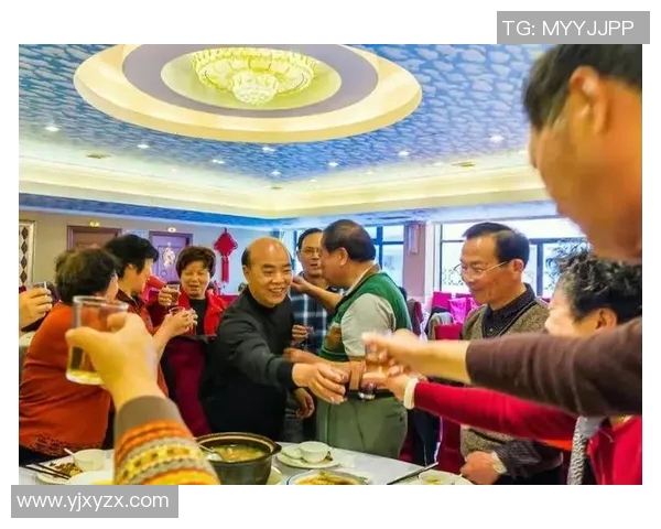 足球明星欢聚一堂碰杯庆祝精彩瞬间高清视频回顾